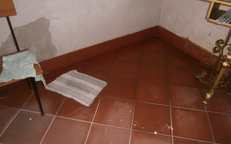 Chiaramonte, infiltrazioni d’acqua nella chiesa di San Silvestro. Padre Nobile: “Risolviamo il problema”