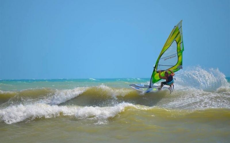 Un forte Grecale per il campionato nazionale di slalom kitesurf a Marina di Ragusa