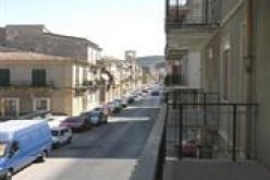 Aveva deciso di togliersi la vita lanciandosi dal balcone di casa, migliorano le condizioni del 43enne che lavora a Ragusa in un’azienda della grande distribuzione