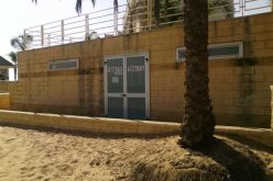 I bagni pubblici di Marina di Ragusa chiusi per tutto il mese di agosto, Laporta: “Disservizio inaccettabile”