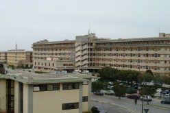 Anziana ispicese attraversa la strada e viene investita da un’auto, ricoverata in gravi condizioni al Maggiore