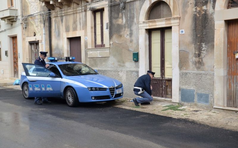 Ladro romeno senza fissa dimora sorpreso in via Farini a Comiso, denunciato dalla polizia
