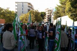 La protesta degli ex lsu dinanzi all’ufficio scolastico provinciale di Ragusa, le richieste della Fisascat-Cisl