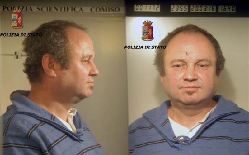 Investe un’auto e aggredisce i cittadini e gli agenti di polizia che gli avevano chiesto di lasciare i dati per il risarcimento, romeno ubriaco finisce ai domiciliari dopo una “notte brava” a Comiso