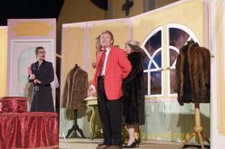 Proseguono le allegre domeniche del Piccolo Teatro Popolare di Ragusa, il 6 marzo saranno riproposti i due atti di Ray Cooney “Ora no, tesoro”