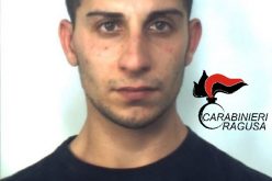 Cerca di rapinare l’ufficio postale ma i dipendenti lo chiudono dentro, beccato malvivente a Santa Croce Camerina