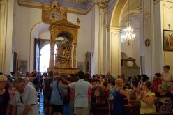 Con la “Scinnuta” del simulacro, ieri sera al via a Giarratana i festeggiamenti in onore della Madonna della neve