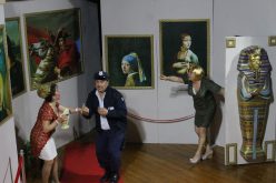 “Turbolenze in galleria”, domani l’esordio di “Ragusa ride” al teatro della Badia con una commedia farsesca