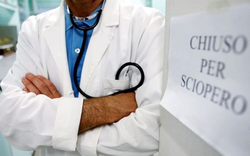 Domani sciopero dei medici, sospesi 40 mila interventi Domani sciopero dei medici, sospesi 40 mila interventi