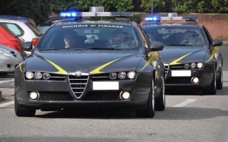 Guardia di Finanza: lotta all’evasione fiscale, sequestrati beni e denaro per 800 mila euro