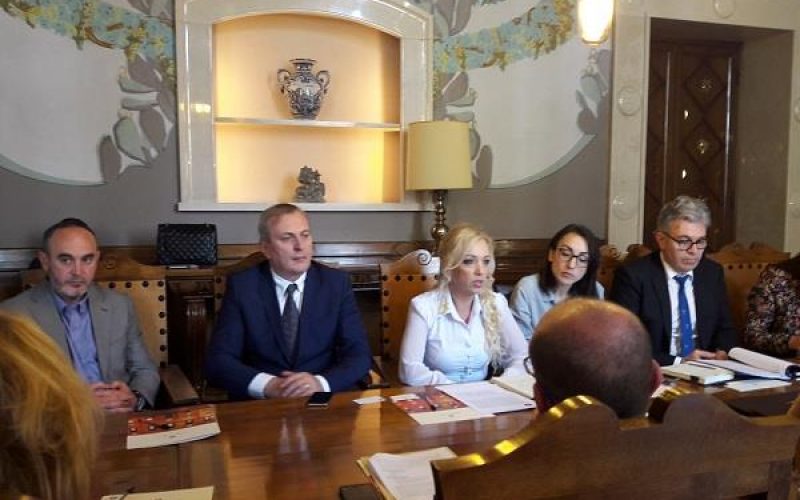 Il Segretario di Stato del Ministero Rumeno per gli emigrati che vivono all’estero in visita alla Prefettura di Ragusa. Anche il segretario della CGIL, Scifo, ha partecipato all’incontro