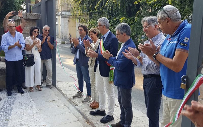 Tocca a Peppe Cassì inaugurare la Villa Margherita, rinnovata dalla passata amministrazione