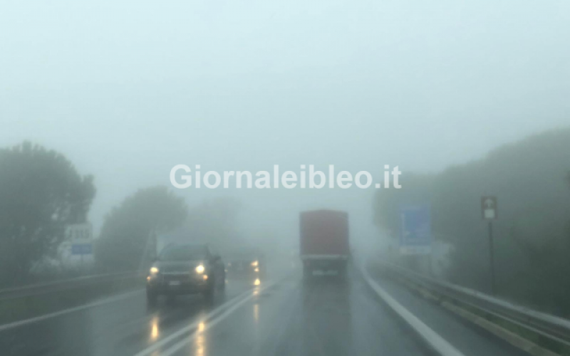 E dopo la pioggia arriva la nebbia. Traffico rallentato sulla Modica-Ragusa