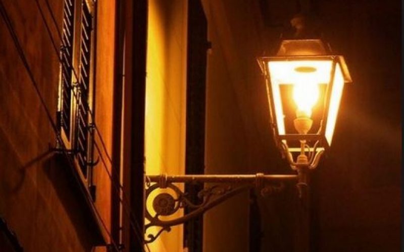 Scicli: pubblica illuminazione in tilt in corso Mazzini alto, protestano i commercianti