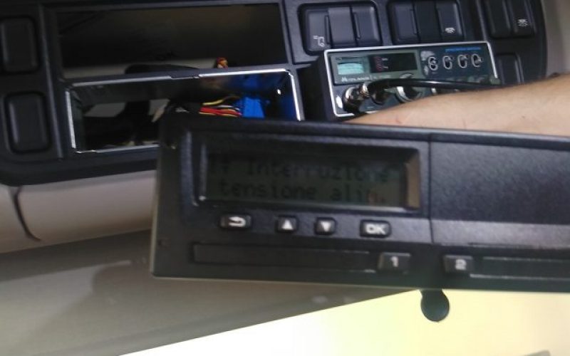 Ragusa: alterazione dei tachigrafi, denunciato l’autista e il titolare di una ditta di trasporti