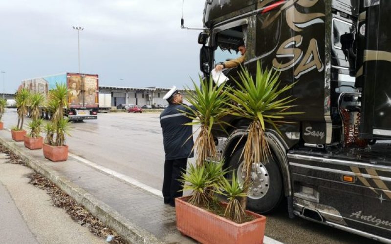 Vittoria: controlli al mercato ortofrutticolo e sanzioni per chi ... Distrugge i rifiuti urbani