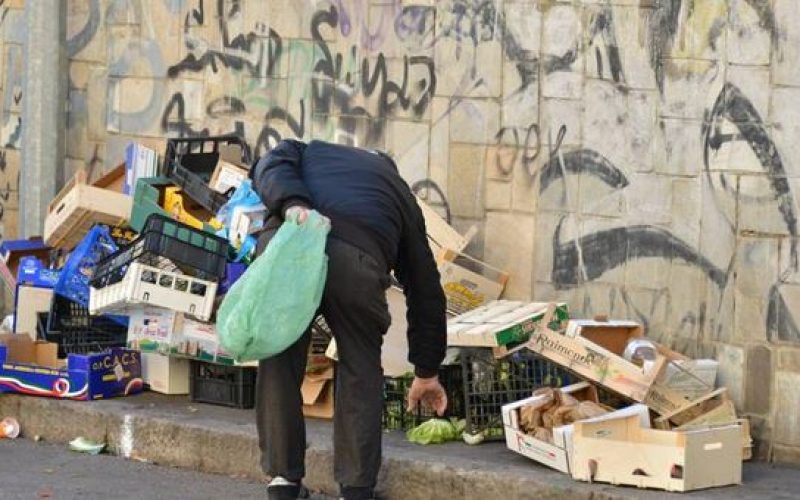 Un terzo delle famiglie siciliane è povera: un rapporto di Federconsumatori