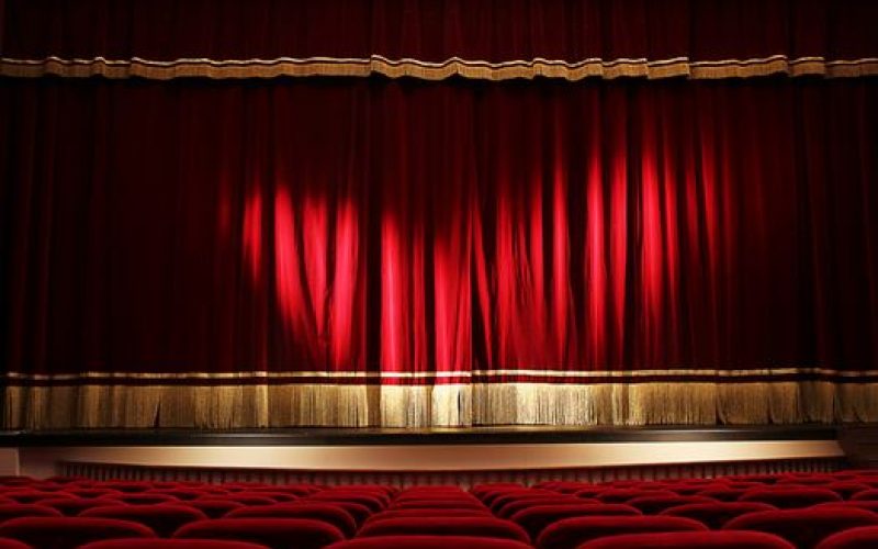 L’amministrazione risponde alla compagnia Godot: “Era previsto un uso imprprio della sala degli stemmi”