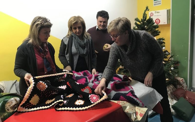 Ragusa: 11 coperte fatte a mano donate ai piccoli ospiti della Casa Famiglia Rosetta