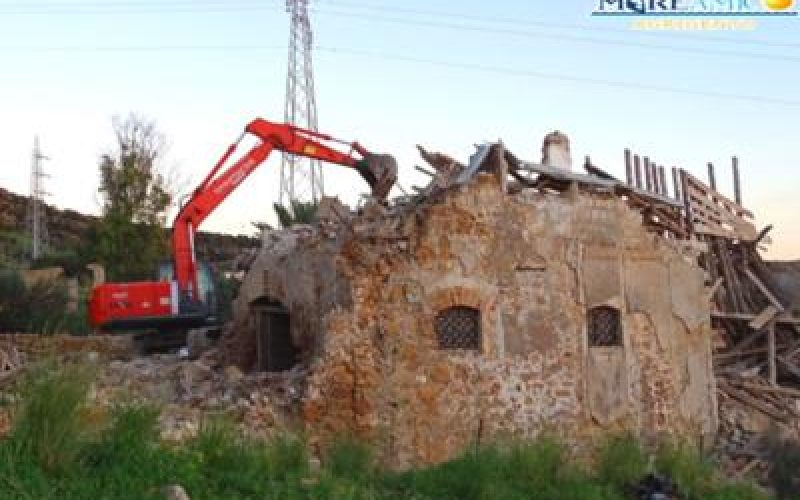 Abbattuta dalle ruspe la casa della famiglia di Andrea Camilleri