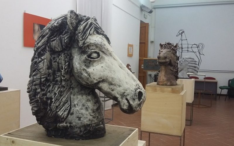 Comiso, si inaugura Ippos School. Sarà dedicata all’artista Gesualdo Spampinato