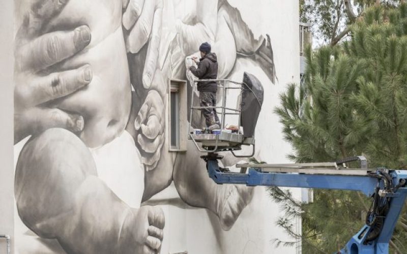 L’opera murale di Guido Van Helten per i 40 anni dell’Avis di Ragusa