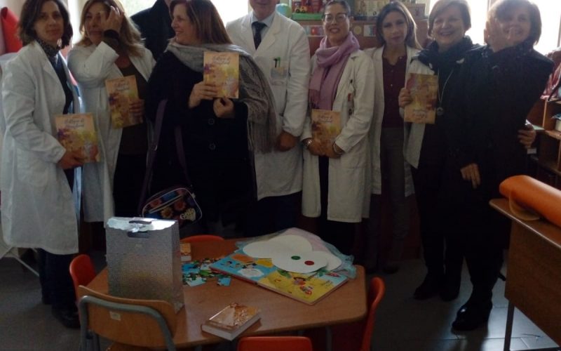 Vittoria: donate al reparto di pediatria alcune copie del libro C’era una volta…il Regno di Maryland