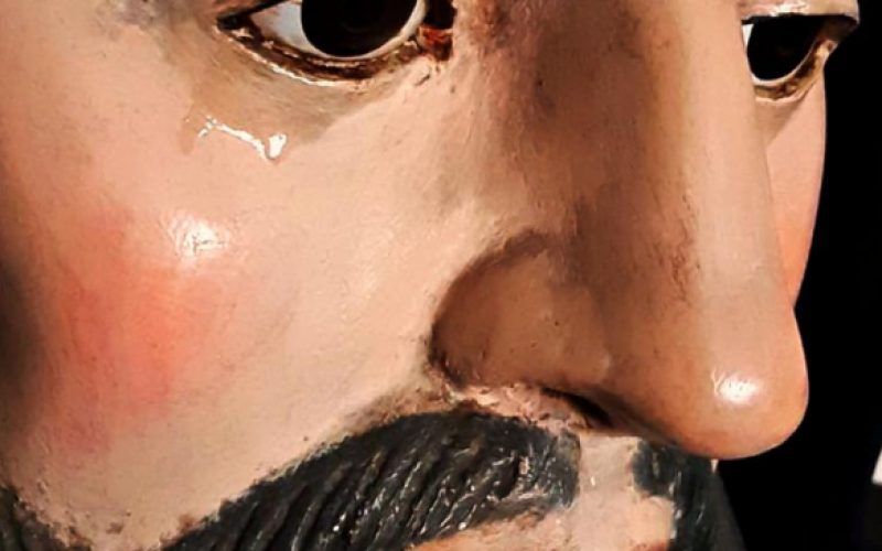 In Calabria si grida al miracolo: lacrime da una statua di San Francesco di Paola