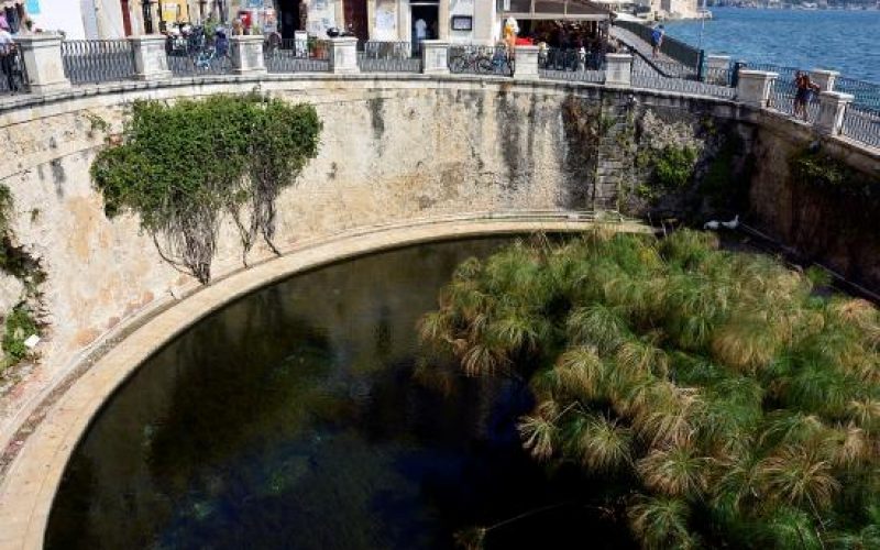 Ortigia, tenta di suicidarsi gettandosi nella Fonte Aretusa