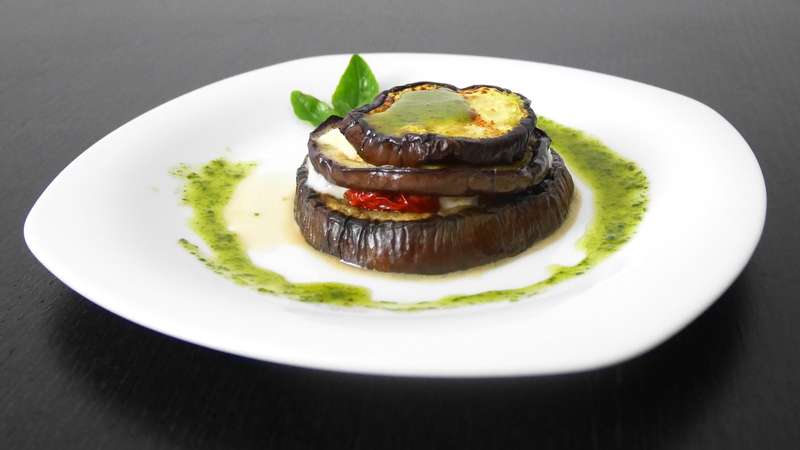 Torrette di melanzane, bufala e pomodorini confit con salsa al basilico
