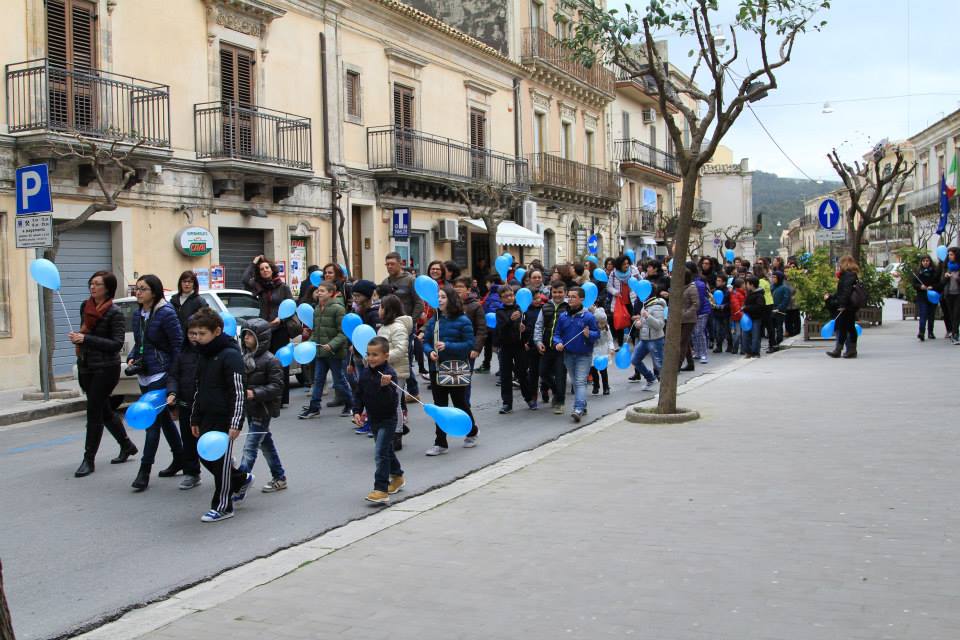 Chiaramonte: Liberi di Crescere e la giornata mondiale dell’autismo: “Coloriamo di blu ogni giorno dell’anno”