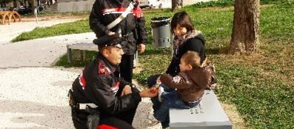 Per due giorni di seguito abbandona il figlio di 9 anni da solo alla Fam, denunciato un ragusano 50enne