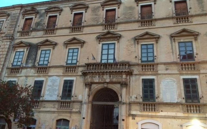 Corso Umberto a Modica ormai nel mirino costante dei ladri, “svuotato” un negozio di alimentari