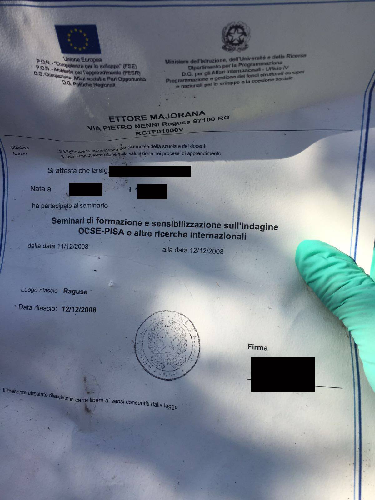 Insozza la campagna con la spazzatura e dai rifiuti si scopre che è una professoressa di Comiso, il sindaco di Vittoria la multa