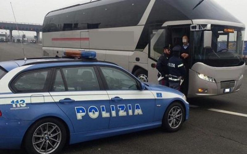Controlli Autobus della Polizia Stradale e servizi per le festivitA� pasquali