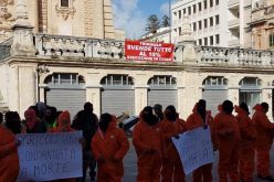Azienda agricola ragusana finisce all’asta, 80 lavoratori rischiano il posto. Protesta in piazza San Giovanni