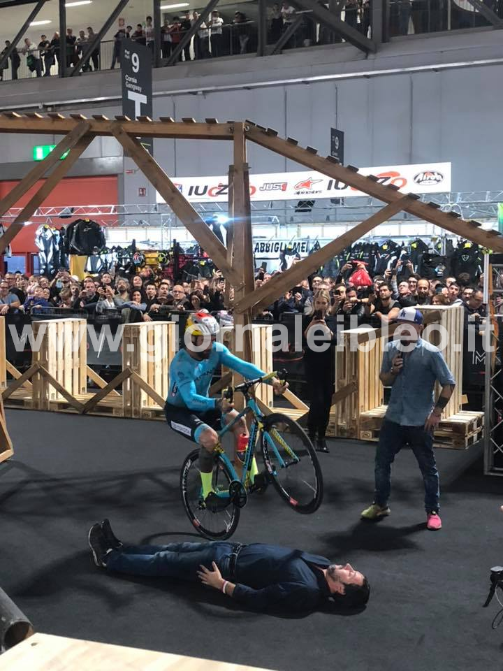 E Salvini si fece sormontare da Brumotti all’Eicma. FOTO E VIDEO esclusivi