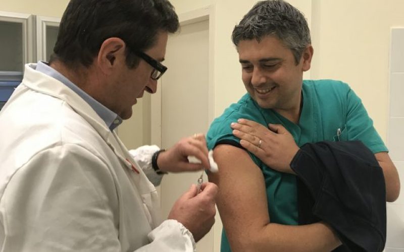 Ragusa: si vaccina solo il 50% degli operatori dell’Asp. Un dato insufficiente