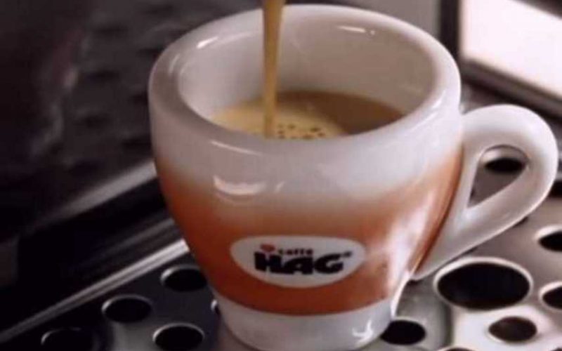 Caffè e cappuccini? “Meglio non pagare col bancomat”. Confcommercio: “Commissioni insostenibili”