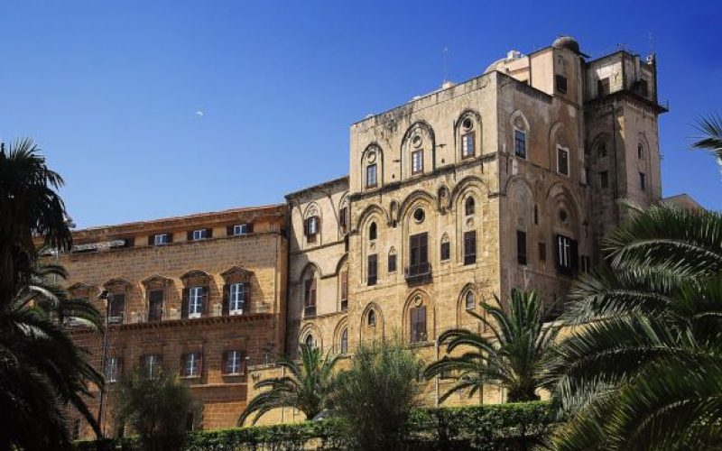 Così potrebbero cambiare le giunte nei comuni siciliani: aumento numero assessori e incompatibilità con la carica di consigliere