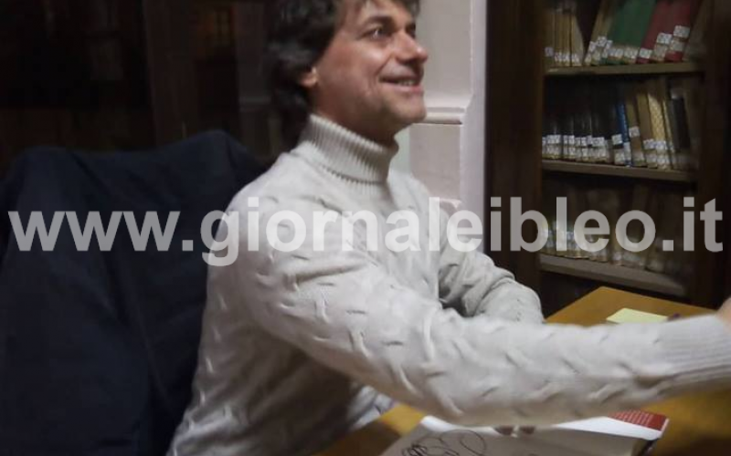 Modica: Alberto Angela gentile e sorridente, ma l’evento ha deluso molti