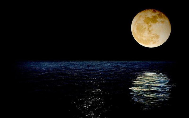 E stasera, tutti col naso all’insù per la luna più brillante del 2019: arriva la Superluna