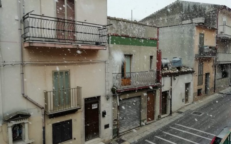 Nevica a Chiaramonte, Ragusa e su tutti gli iblei