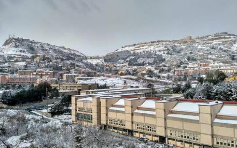 L’ennese si risveglia imbiancato, temperature in picchiata in tutto il sud