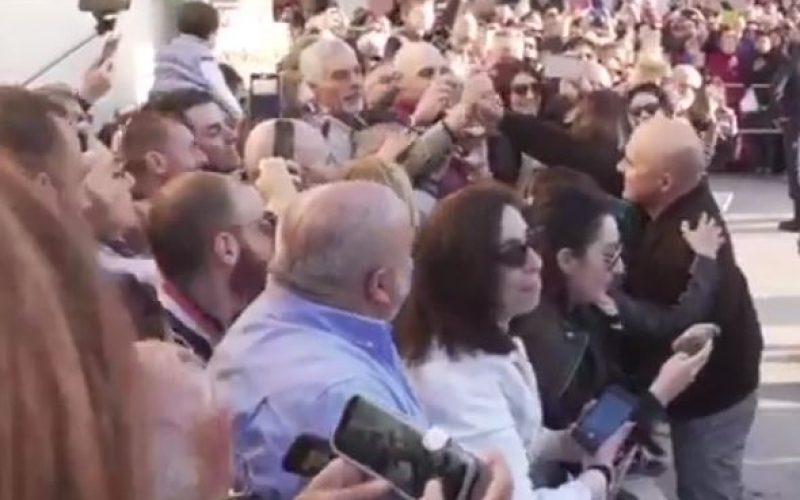 Luca Zingaretti a Punta Secca: “Grazie a tutti”. VIDEO