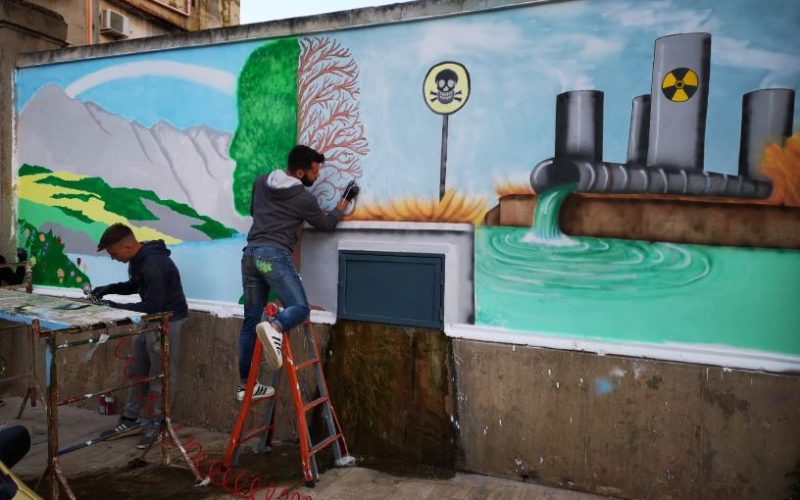 Ad Acate, i murales contro il disastro ambientale. FOTO