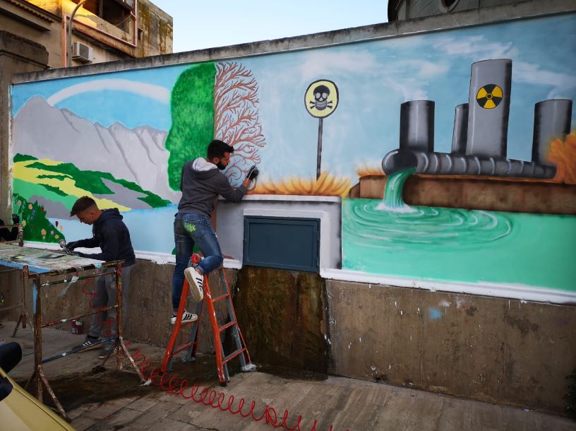 Ad Acate, i murales contro il disastro ambientale. FOTO