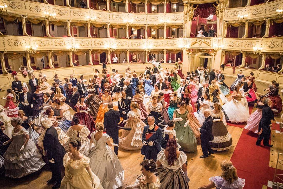 Il Gran Ballo dell’800, al Teatro Garibaldi di Modica