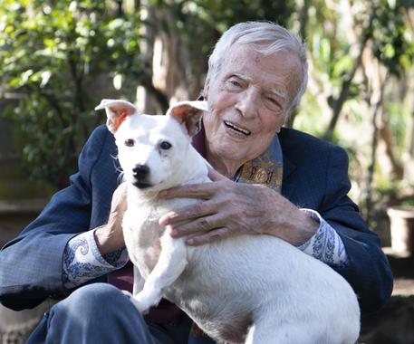 Franco Zeffirelli con Blanche al termine della presentazione del Rigoletto di Giuseppe Verdi, nella casa museo del Maestro Zeffirelli a Roma, 6 novembre 2018.
   ANSA/MAURIZIO BRAMBATTI