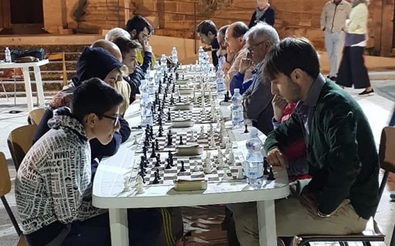 A Ragusa, torneo di scacchi “rapid” in piazza Cappuccini